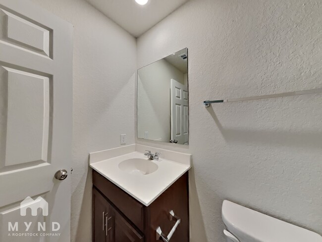 Building Photo - 707 Wild Olive Wy