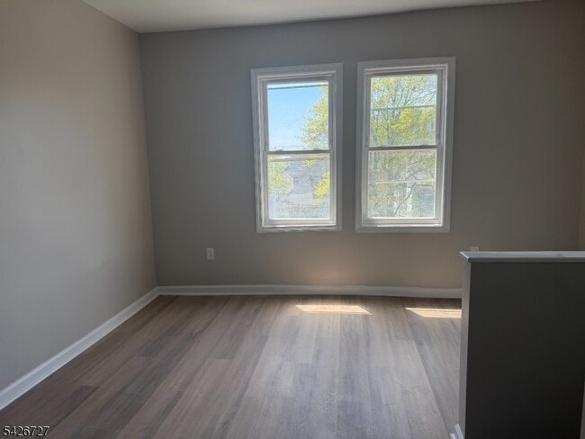 Building Photo - 37 Mapes Ave