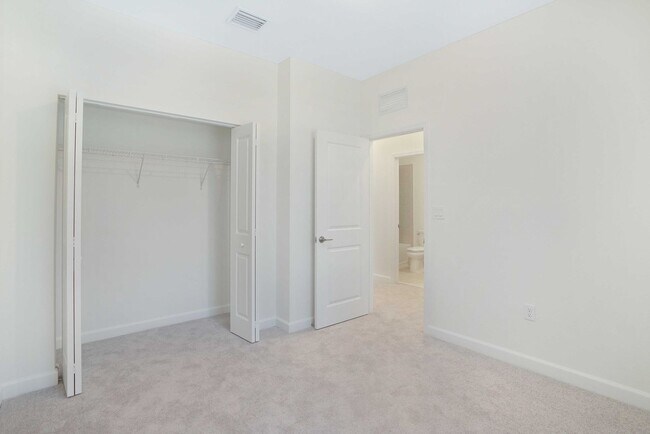 Building Photo - Brand new Townhome 3/2.5  Maximum 2 Cars