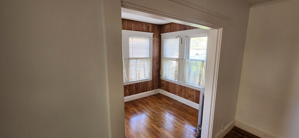 Building Photo - 14 Hurlcroft Ave