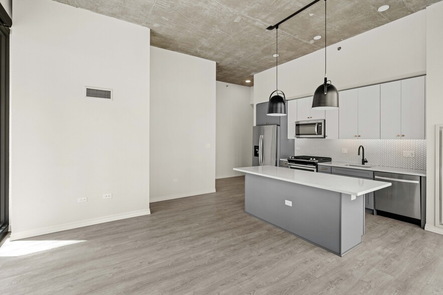 Building Photo - 129 W Huron St