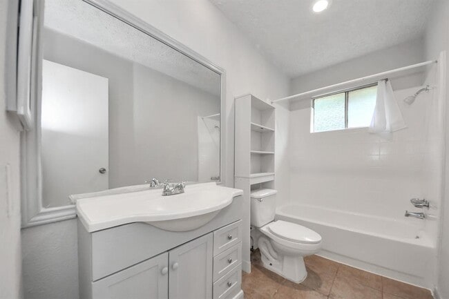 Building Photo - 23702 Wintergate Dr