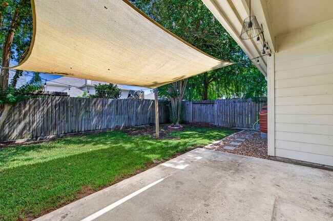 Building Photo - 6118 N Fawnlake Dr