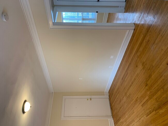 Building Photo - 5164 S King Dr