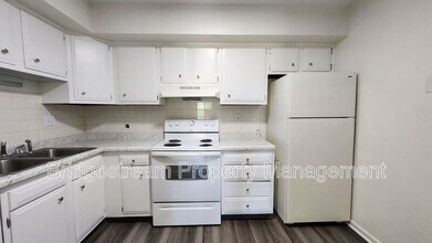 Building Photo - 441 N Broadway St