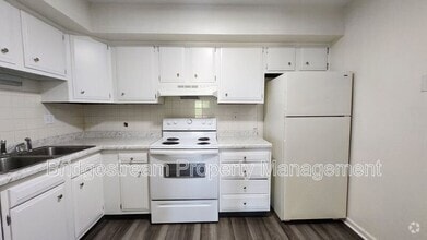 Building Photo - 441 N Broadway St