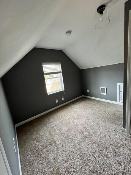 Building Photo - 1730 SE Maple Ct