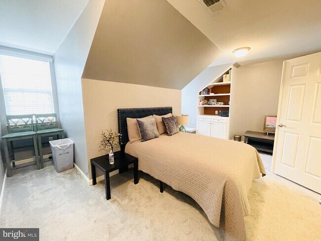 Building Photo - 1850 Cedar Cove Way