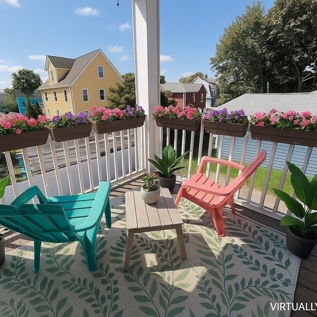 Building Photo - 33 Cook St