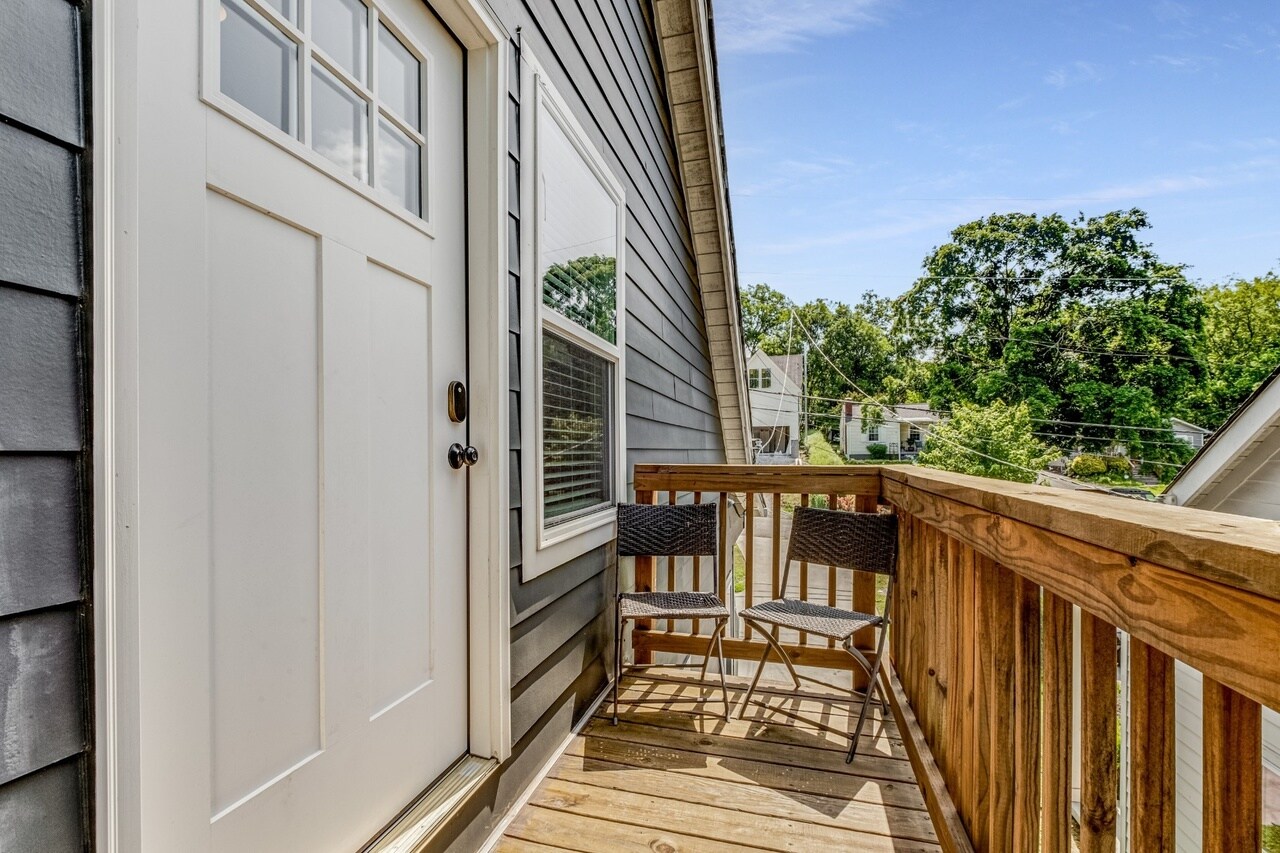 Separate Entrance to Mother-In-Law Suite - 3509A Sanford Ave
