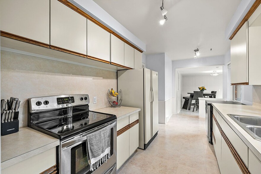 Building Photo - 2432 Hawkins Ave