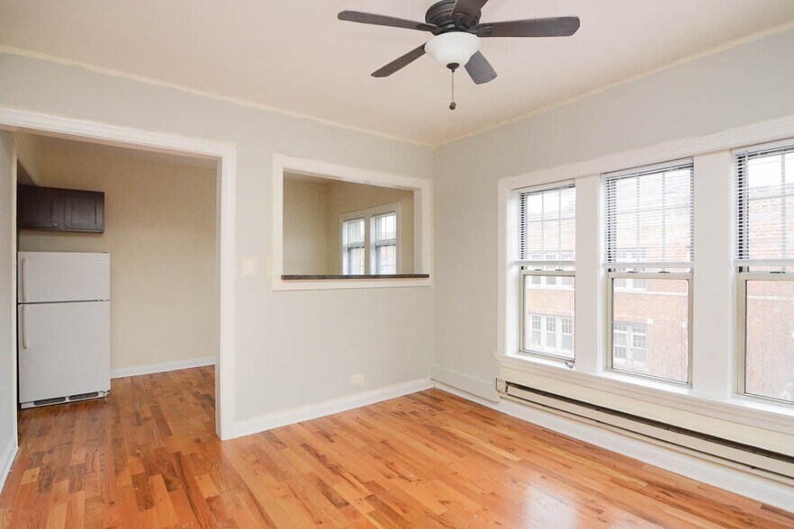 Building Photo - 729 W Barry Ave