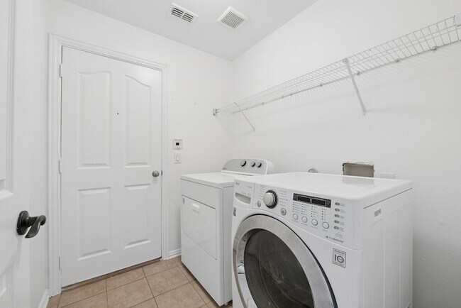 Building Photo - 2405 Marble Canyon Dr