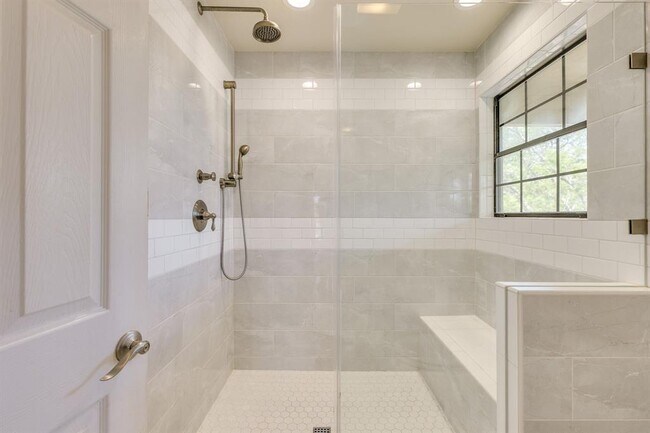 Building Photo - 6210 Cape Coral Dr