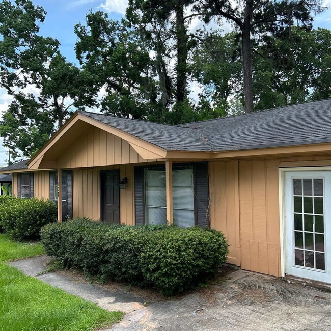 Building Photo - House for Rent