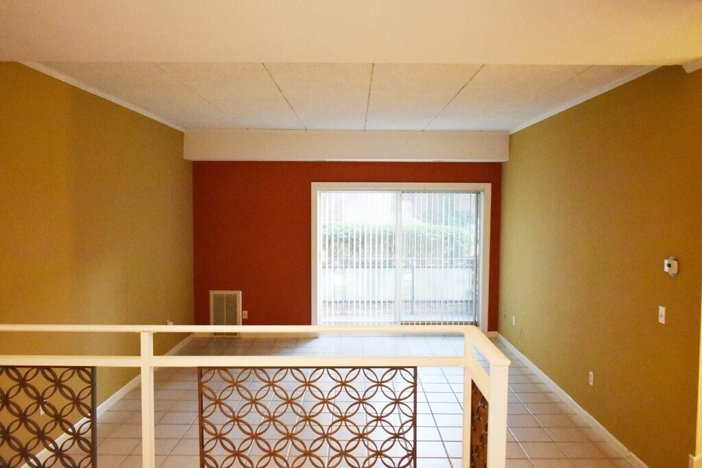 Building Photo - 55 Broadlawn Park