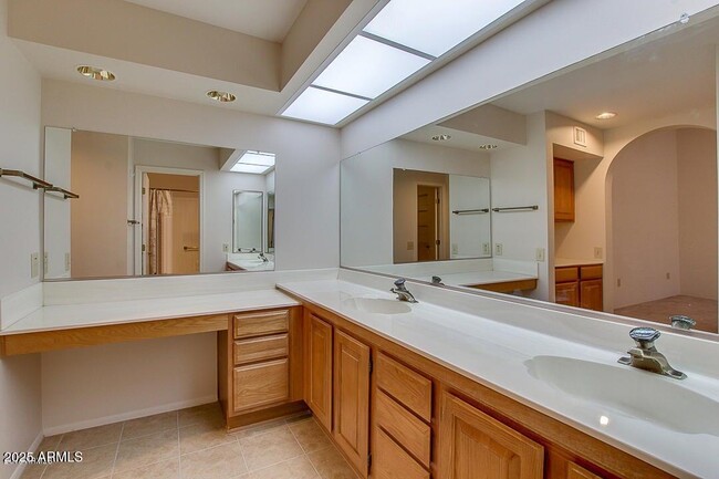 Building Photo - 13820 W Oak Glen Dr