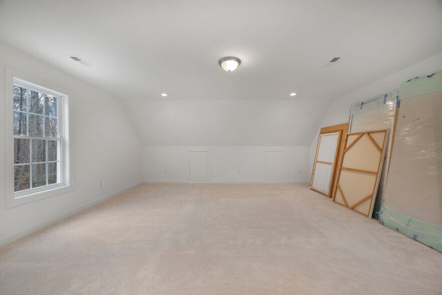 Building Photo - 4 Pasture Cir