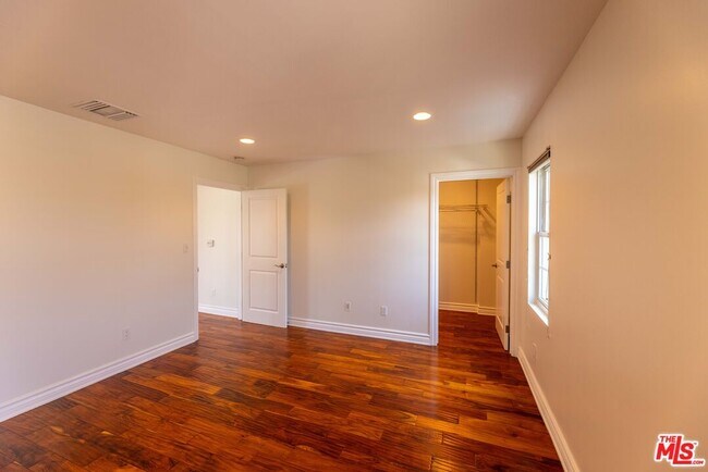 Building Photo - 12833 Delano St