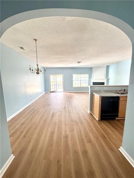 Building Photo - 3871 Pleasant Oaks Dr