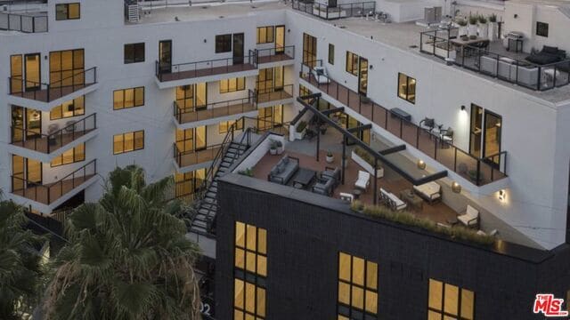 Building Photo - 3400 Sunset Blvd