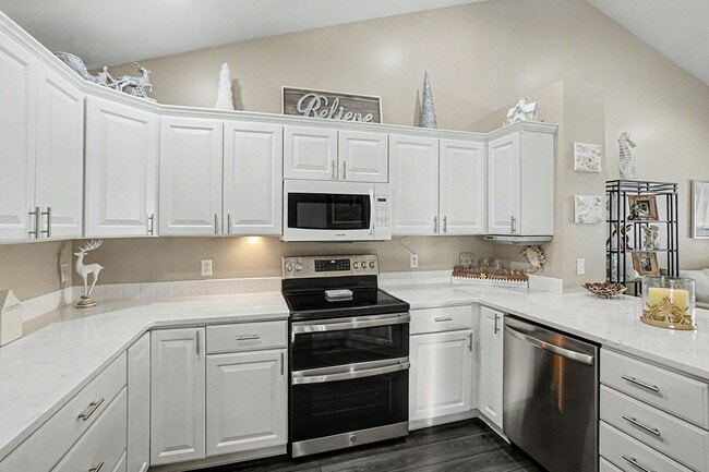 Building Photo - 2 BED 2 BATH CONDO NEAR BEACH