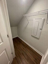 Building Photo - 3 bedroom home in Lexington area! Available in June