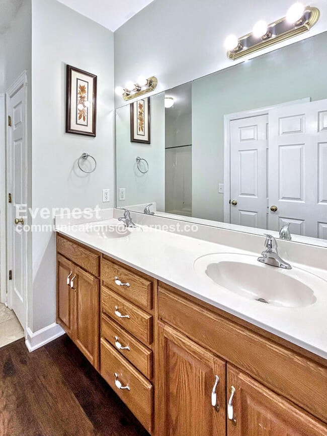 Building Photo - 503 Castleview Dr