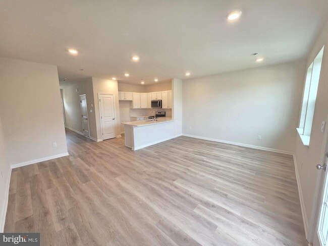 Building Photo - 57 Alexander Wy