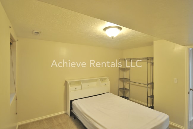 Building Photo - 637 E 950 S