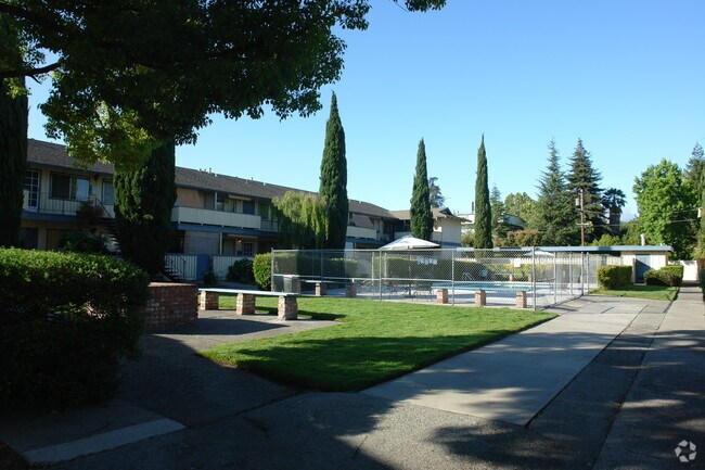 Primary Photo - Los Gatos Apartments