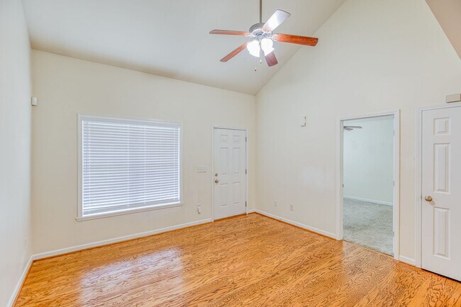 Building Photo - Beautiful 2-Story 3 bedroom and 2.5 townhouse in High Point, off Skeet Club Rd and Eastchester