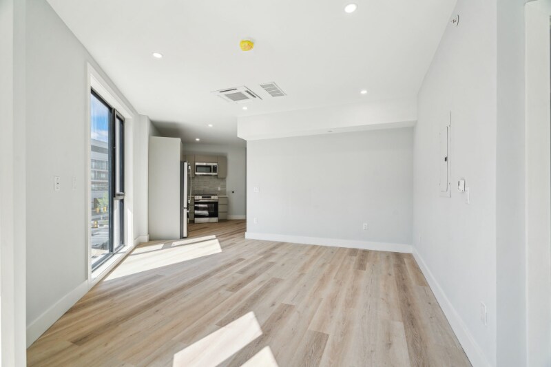 Building Photo - 3748 Lancaster Ave