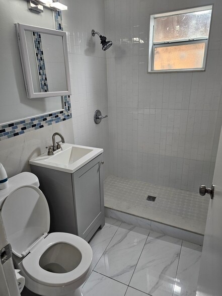 Building Photo - 1240 Rutland St