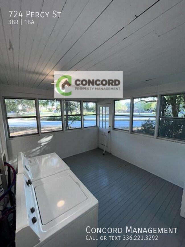 Building Photo - 724 Percy St