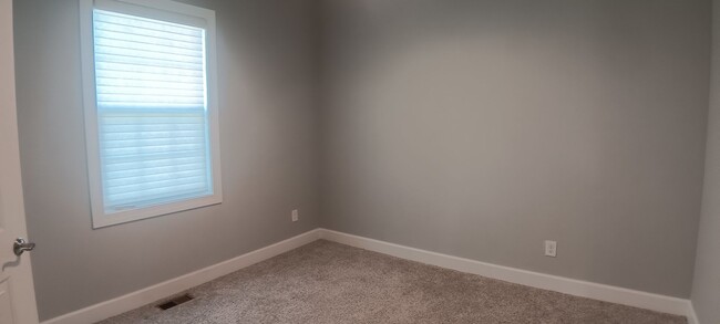 Building Photo - Heron's Landing 4 BD/ 3BTH Available May 14th