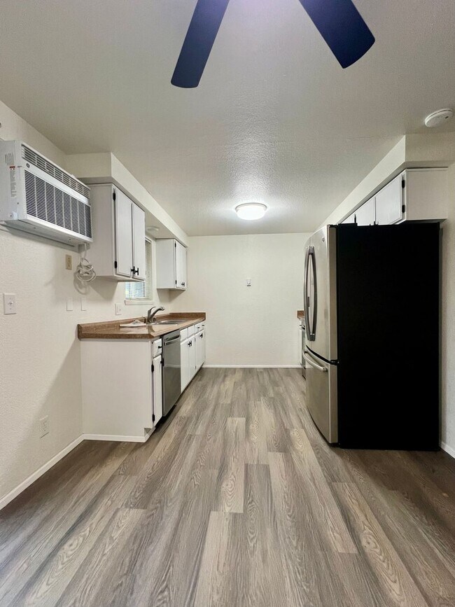 Building Photo - 500/502 Conway Pl*