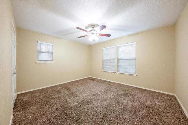 Building Photo - 2809 E 22nd St