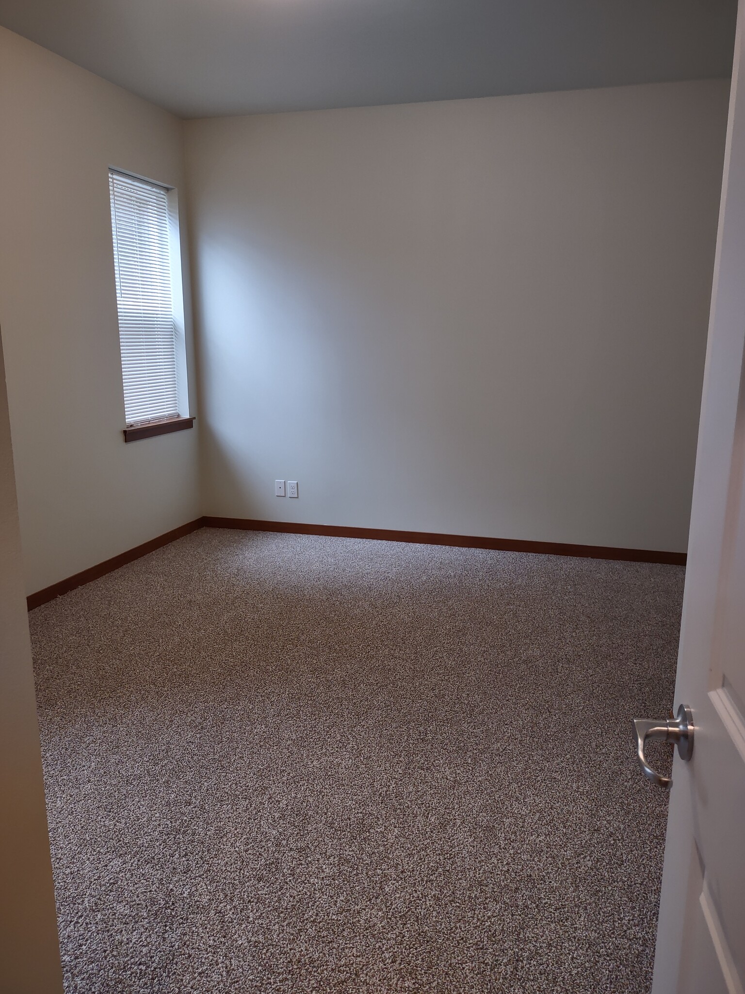 Master bedroom main floor - 25818 Arklow Pl NE