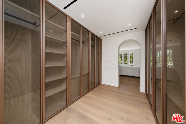 Building Photo - 12330 Ridge Cir