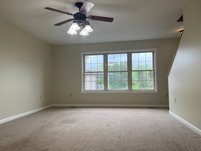 Building Photo - 2 Bedroom, 2.5 Bath Townhome Near Med Cent...