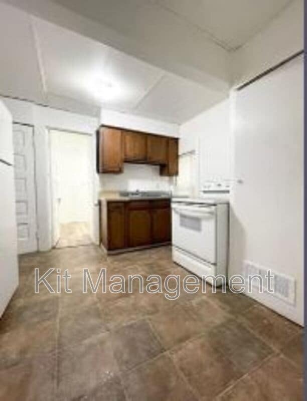 Building Photo - 4053 Walker Ave