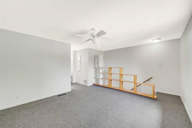Building Photo - 2806 Skyway Cir