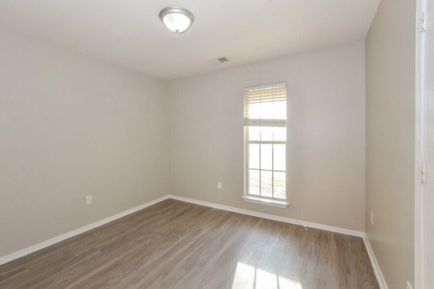 Building Photo - 9176 Preakness Dr