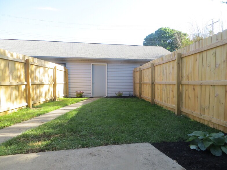 Building Photo - 364 E Mithoff St