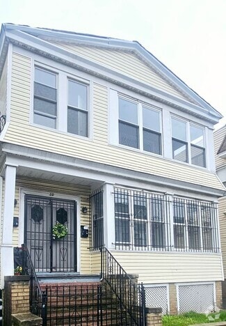 Building Photo - 30 Aldine St
