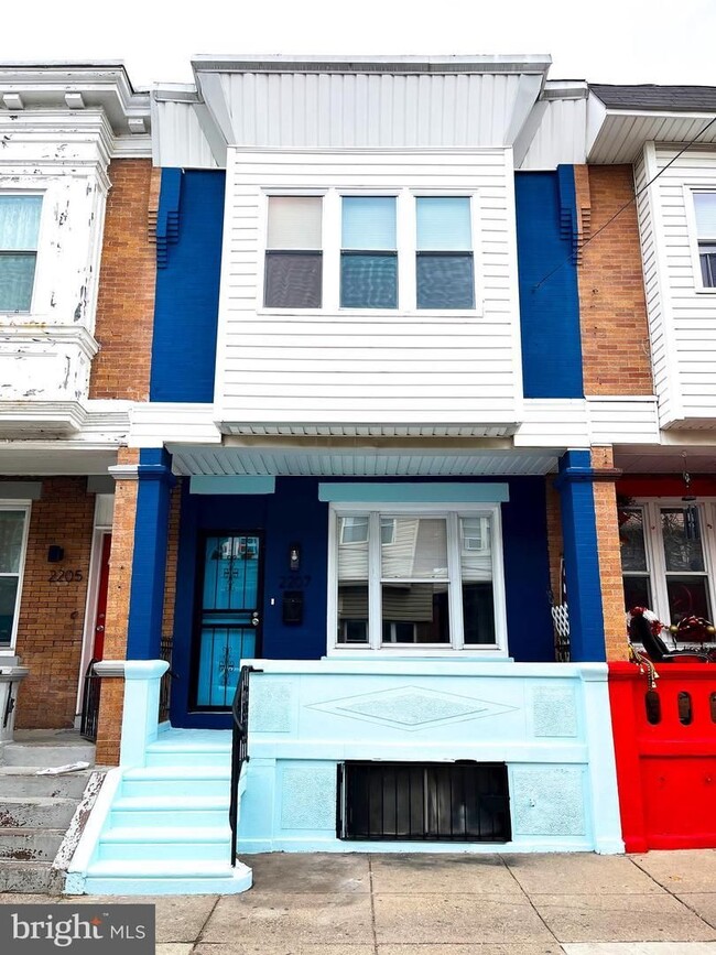 Building Photo - 2207 S Bonsall St