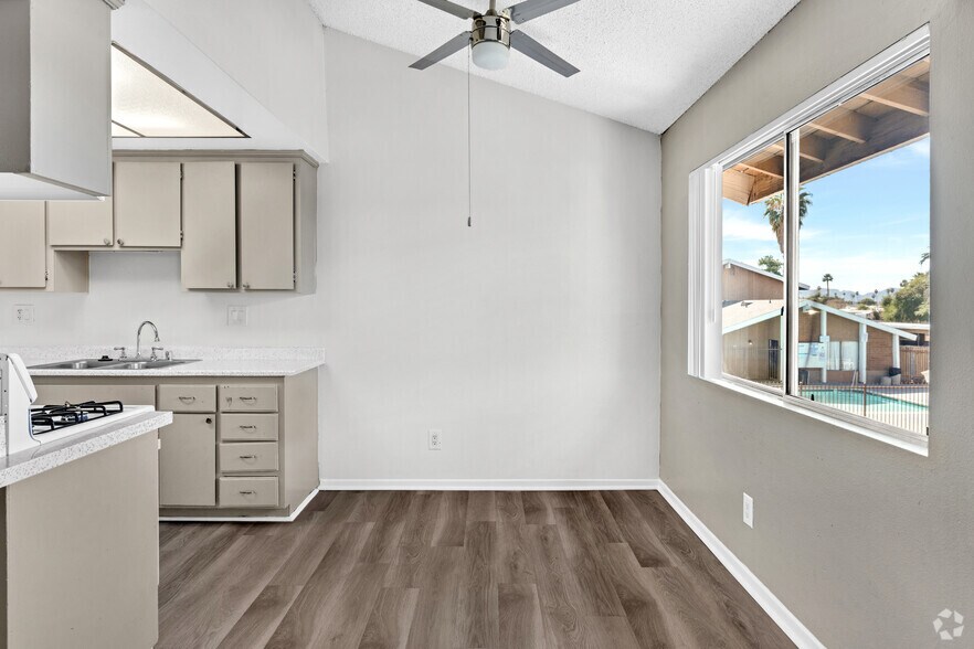 Primary Photo - Green Tree Park Apt