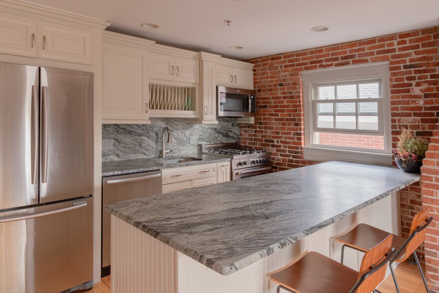 Building Photo - 159 State St