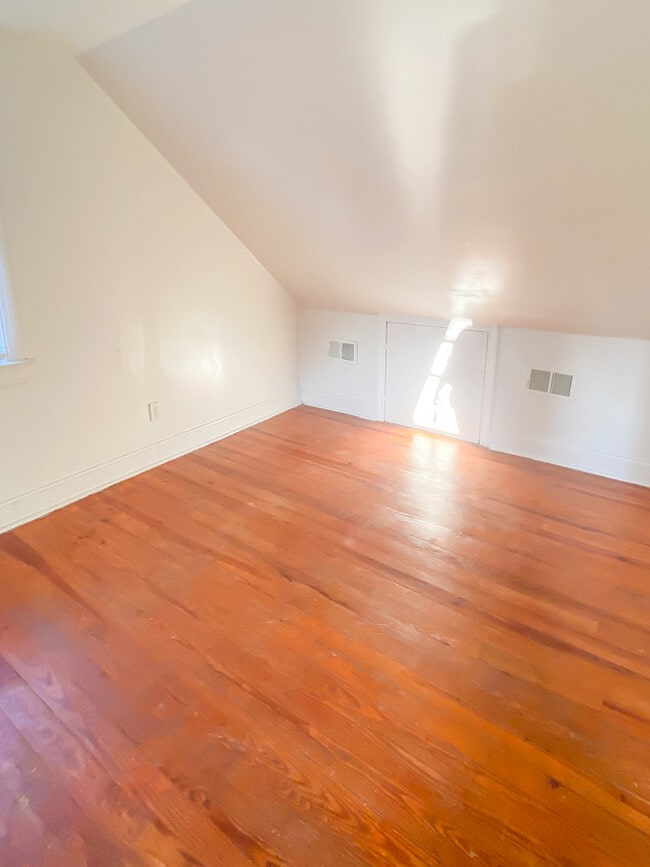 Building Photo - 108 E Roanoke St